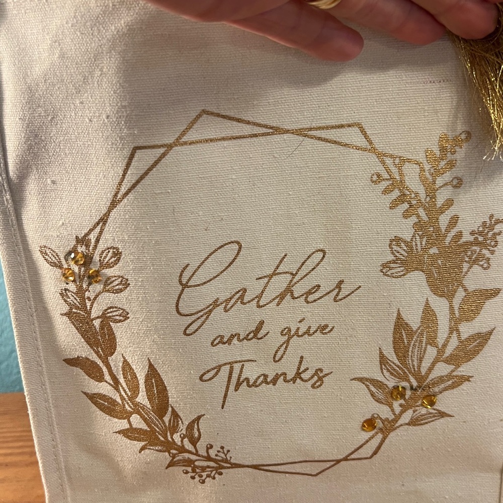 Cream colored canvas reusable bag, “Gather and give Thanks” written on side NWT - Picture 4 of 13